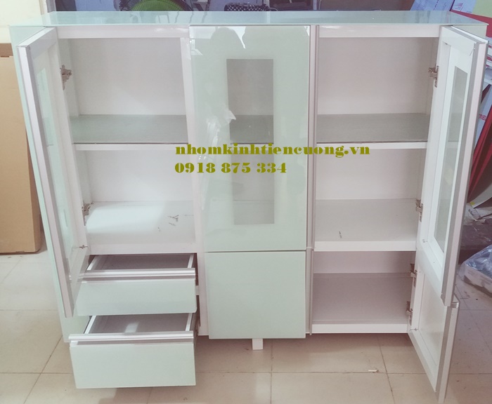 thi-cong-lap-dat-tu-bep-chan-bat-nhom-kinh-treo-tuong-gia-re-tai-tp-hcm-003