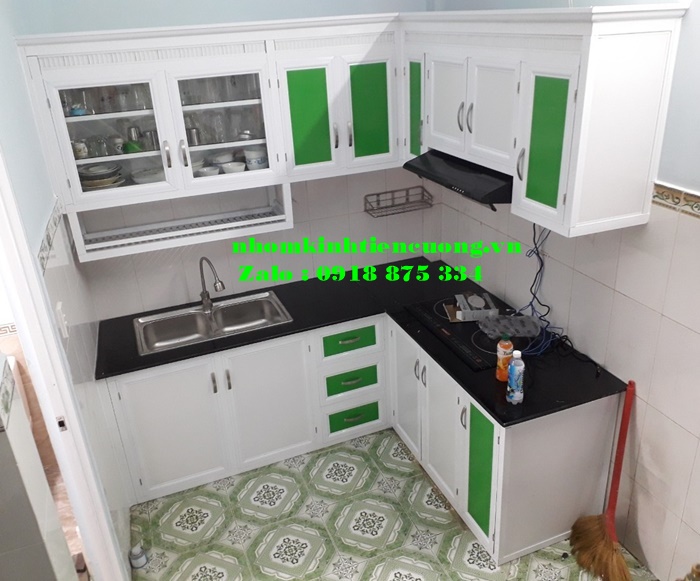 Mẫu tủ bếp nhôm kính đẹp sơn tĩnh điện