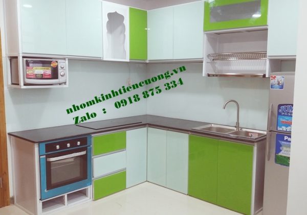 Tủ bếp nhôm cánh kính màu cường lực