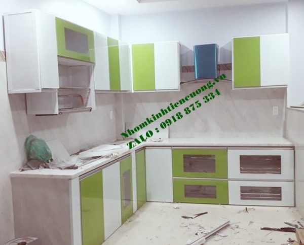 Mẫu Tủ Bếp Nhôm Kính Sơn Tĩnh Điện Màu Trắng Sứ Đẹp Giá Rẻ