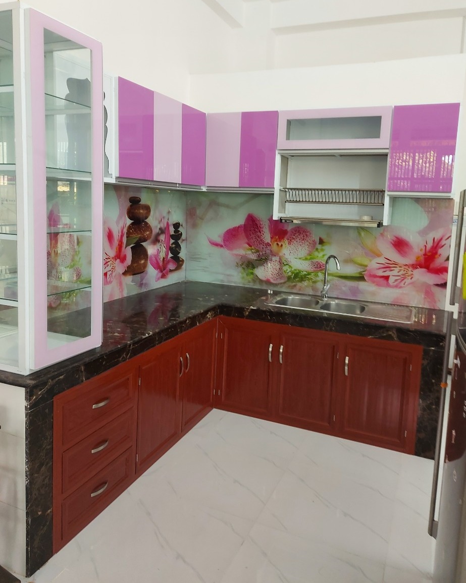 Mẫu tủ bếp nhôm kính đẹp 1 Mẫu tủ bếp nhôm kính đẹp