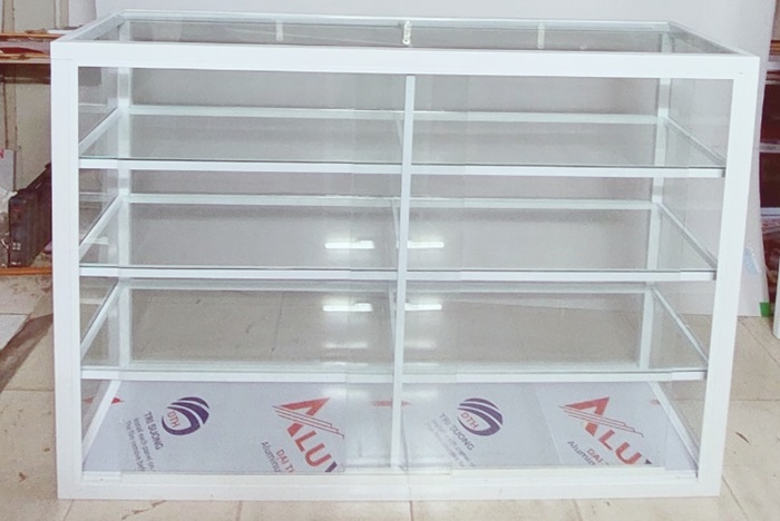 Tủ kính trưng bày mỹ phẩm 2 Tủ kính trưng bày mỹ phẩm